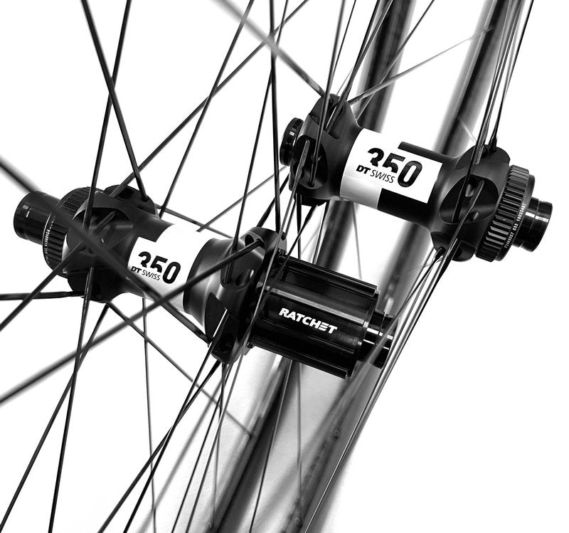 Carbon CX/Gravel Wheels DT 350 Hub 30mm Int Hookless Carbonal Bike